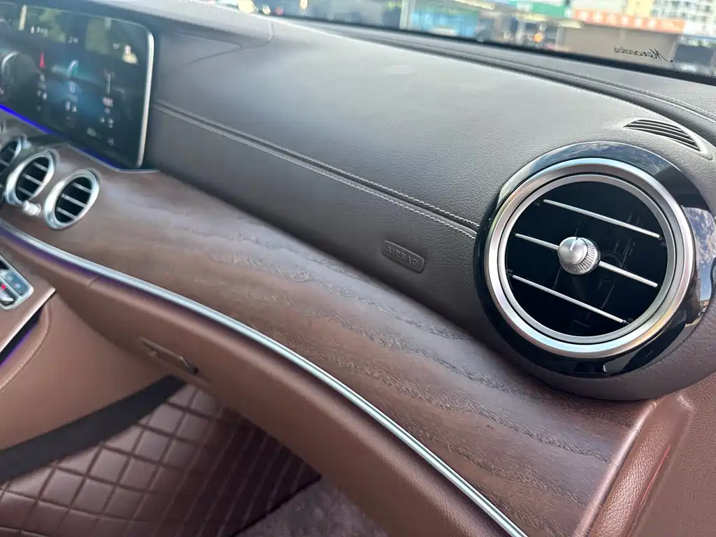 Mercedes-Benz E-Class 2023 — фото 11