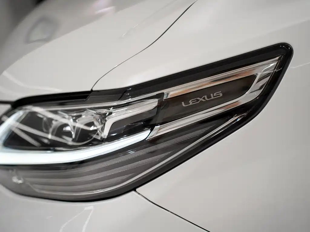Lexus LM 2022