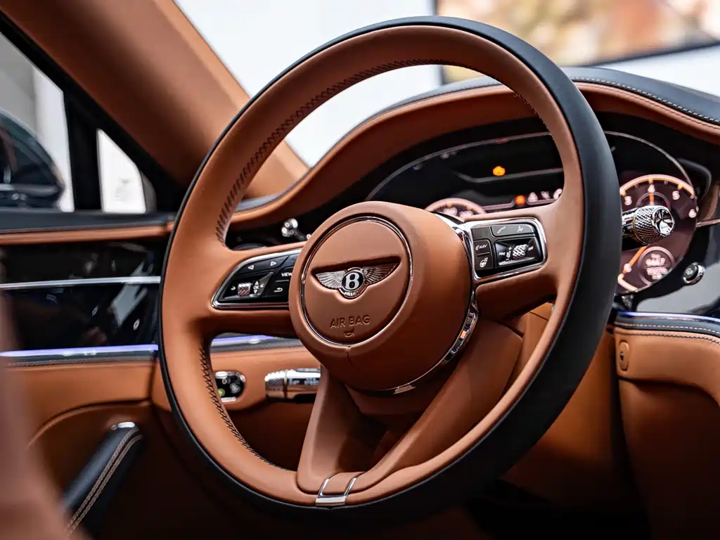 Bentley Flying Spur 2023 — фото 8
