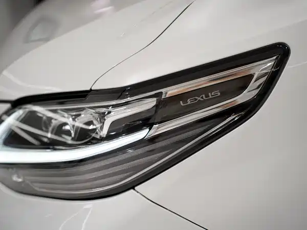 Lexus LM 2022