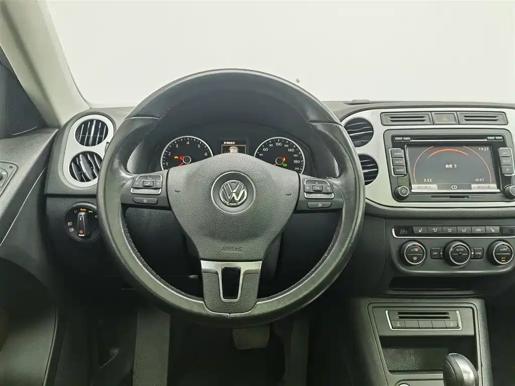 Volkswagen Tiguan 2015 — фото 11