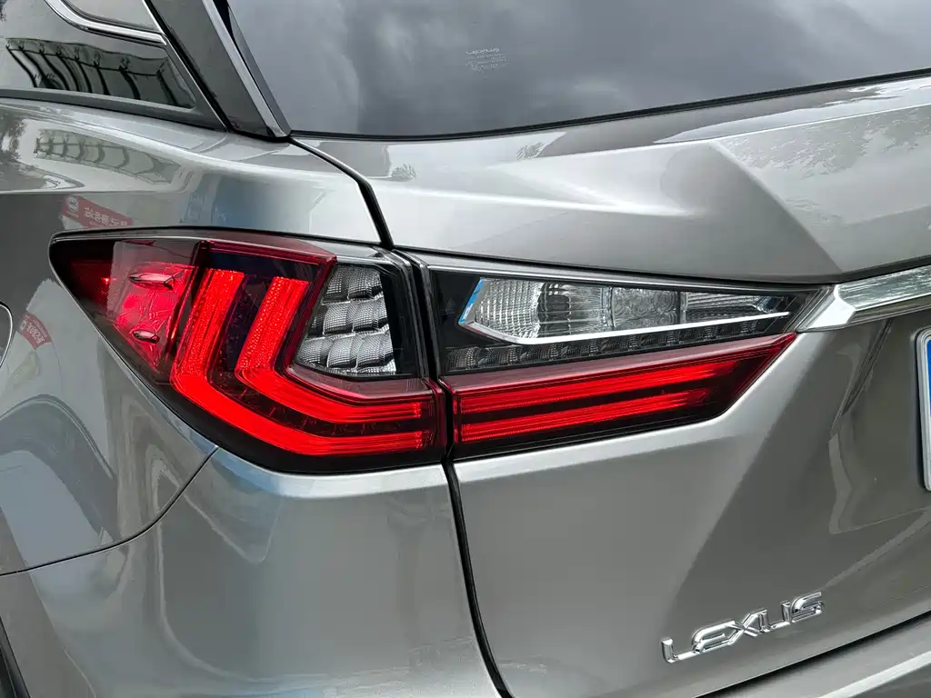 Lexus RX 2018 — фото 26
