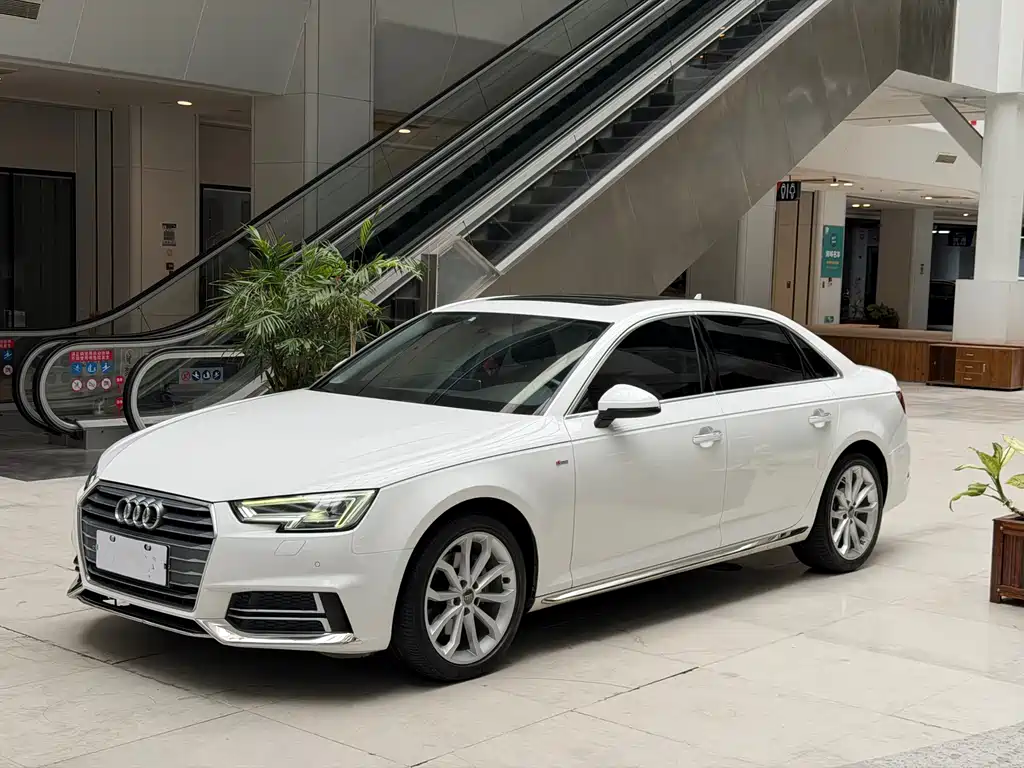 Audi A4L 2018 — фото 1