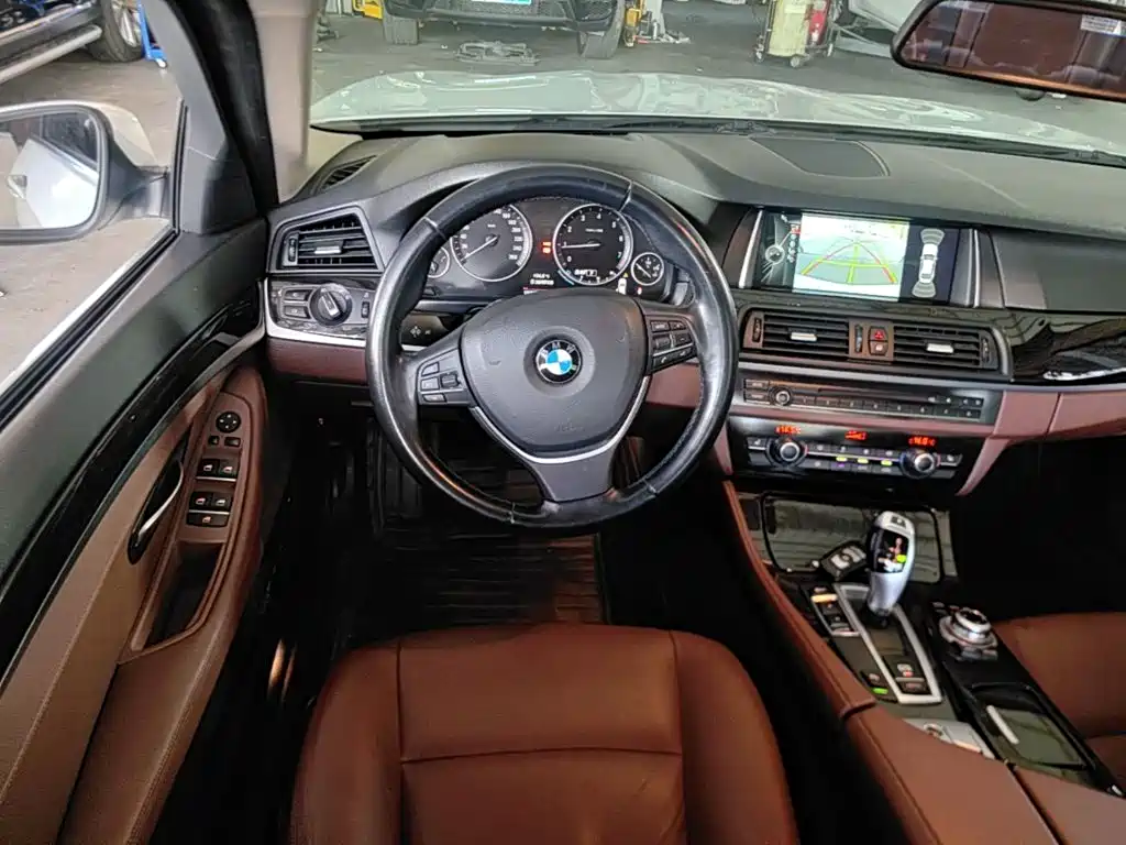 BMW 5 Series 2016 — фото 10