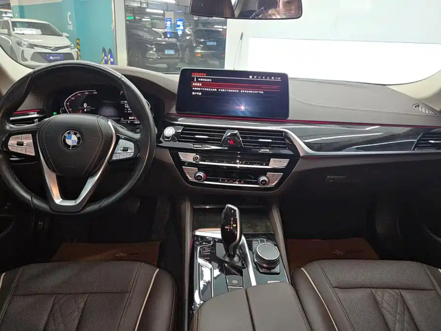 BMW 5 Series 2021 — фото 12