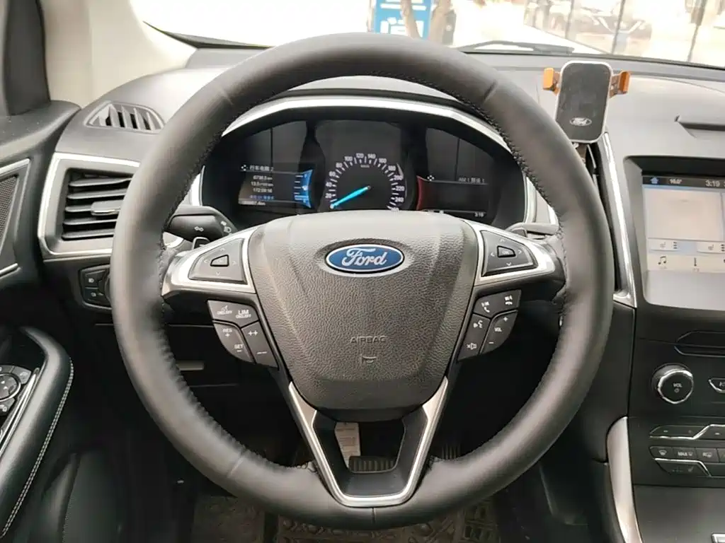 Ford Edge 2019 — фото 11