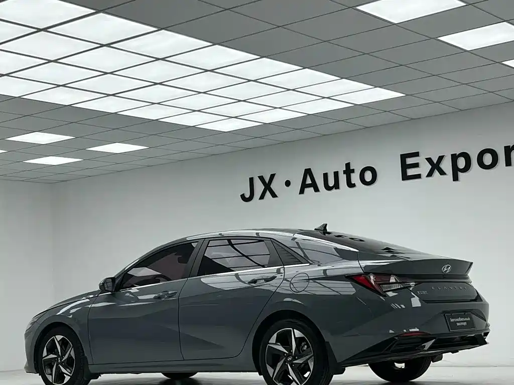 Hyundai Elantra 2023 — фото 10