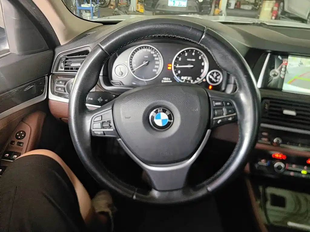 BMW 5 Series 2016 — фото 11