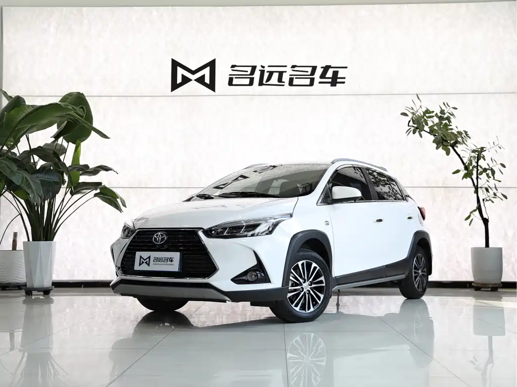 Toyota Yaris L 2023 — фото 1