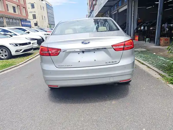 Ford Escort 2015
