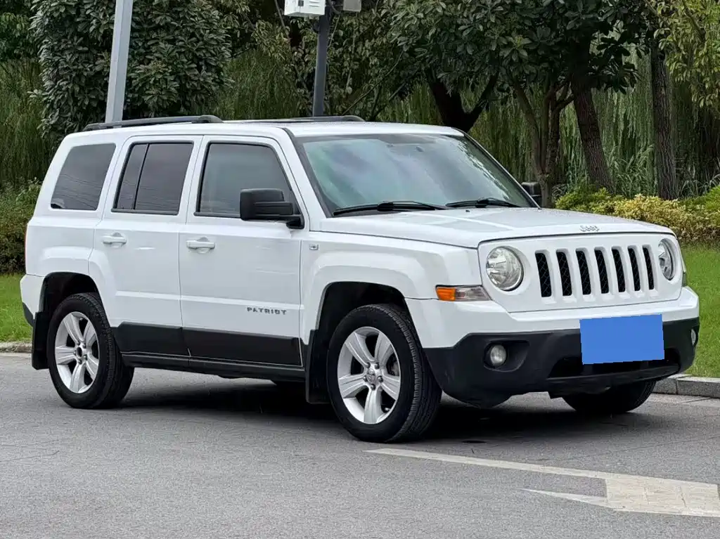 Jeep Freelancer 2015 — фото 3