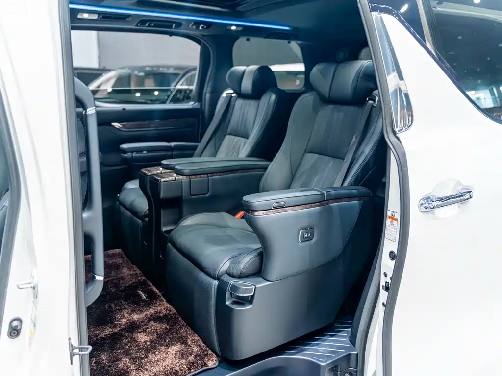 Toyota Alphard 2018 — фото 12