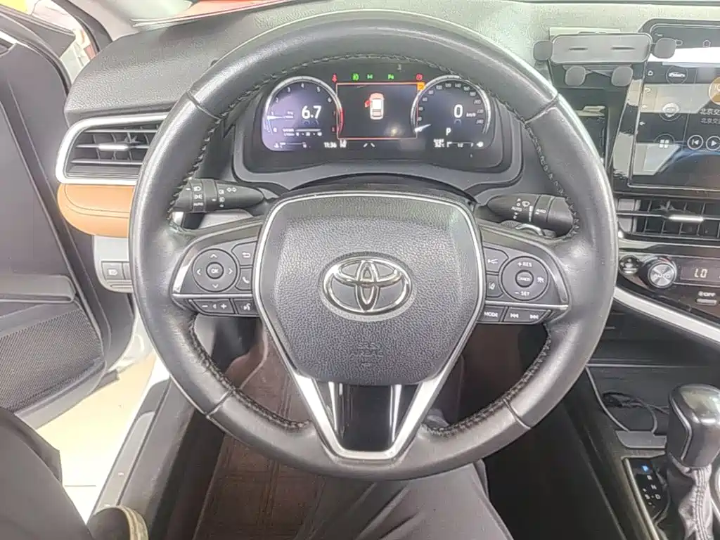 Toyota Camry 2022 — фото 11