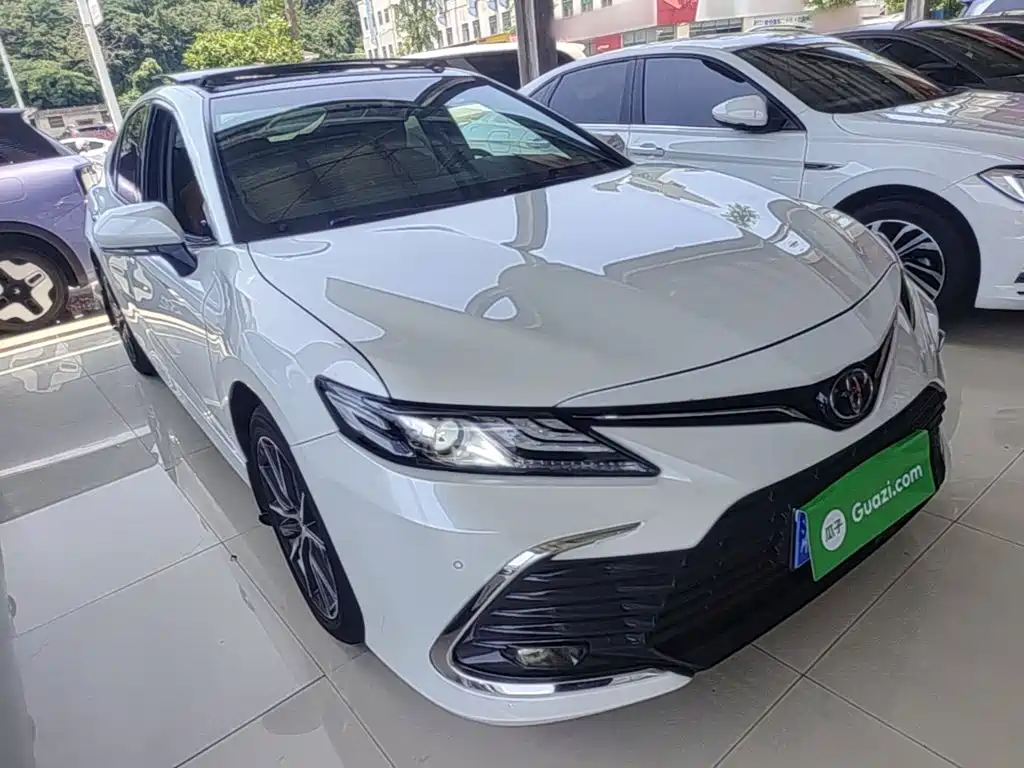 Toyota Camry 2022 — фото 4