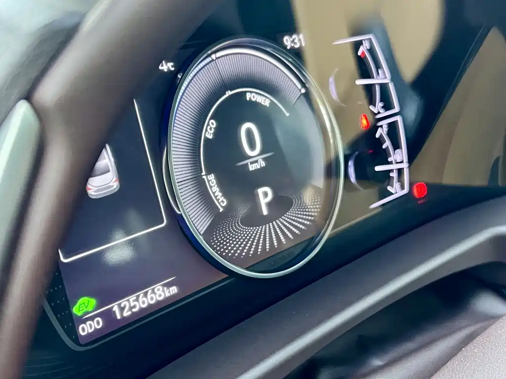 Lexus ES 2018 — фото 11