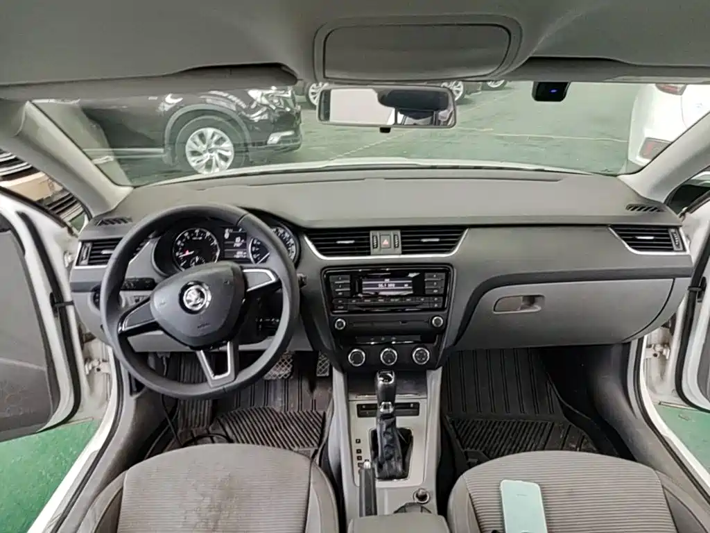Skoda Octavia 2015 — фото 18