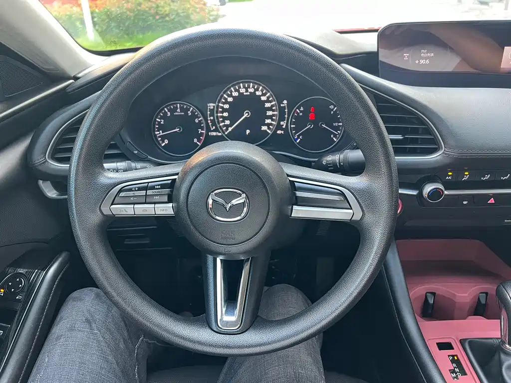 Mazda 3 Axela 2019 — фото 19
