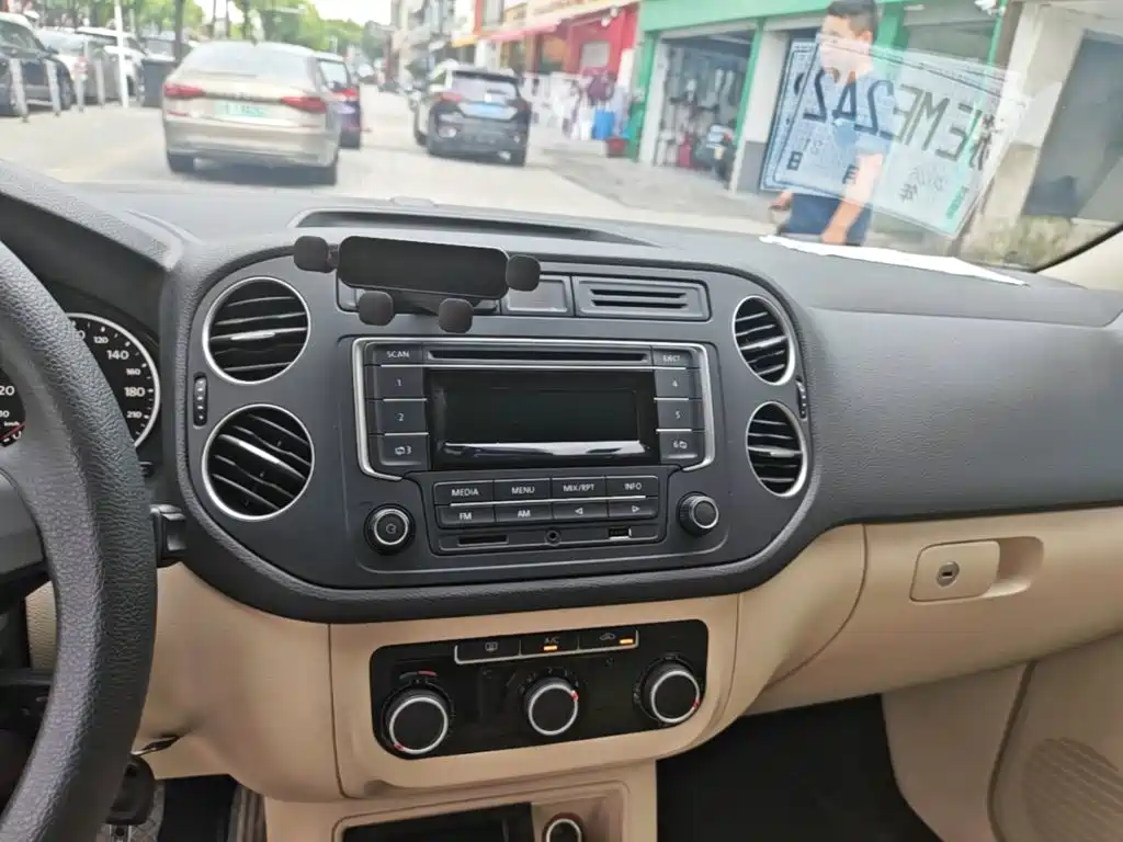 Volkswagen Tiguan 2015 — фото 13