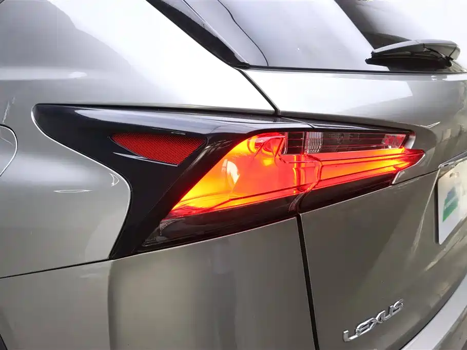Lexus NX 2016 — фото 35