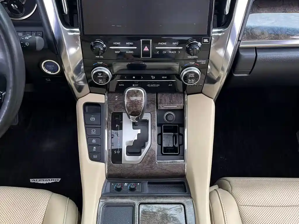 Toyota Alphard 2023 — фото 14