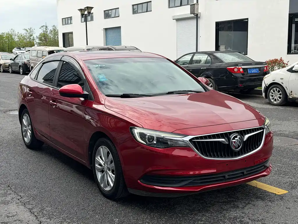 Buick Excelle 2018 — фото 1