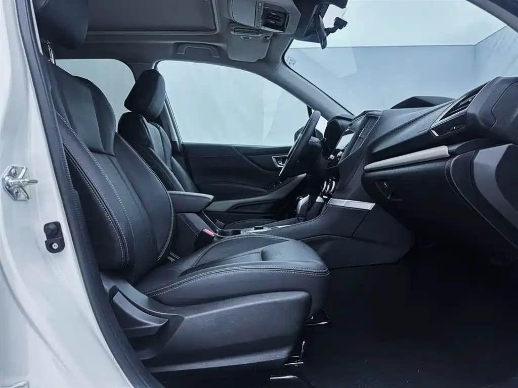 Subaru Forester 2023 — фото 22