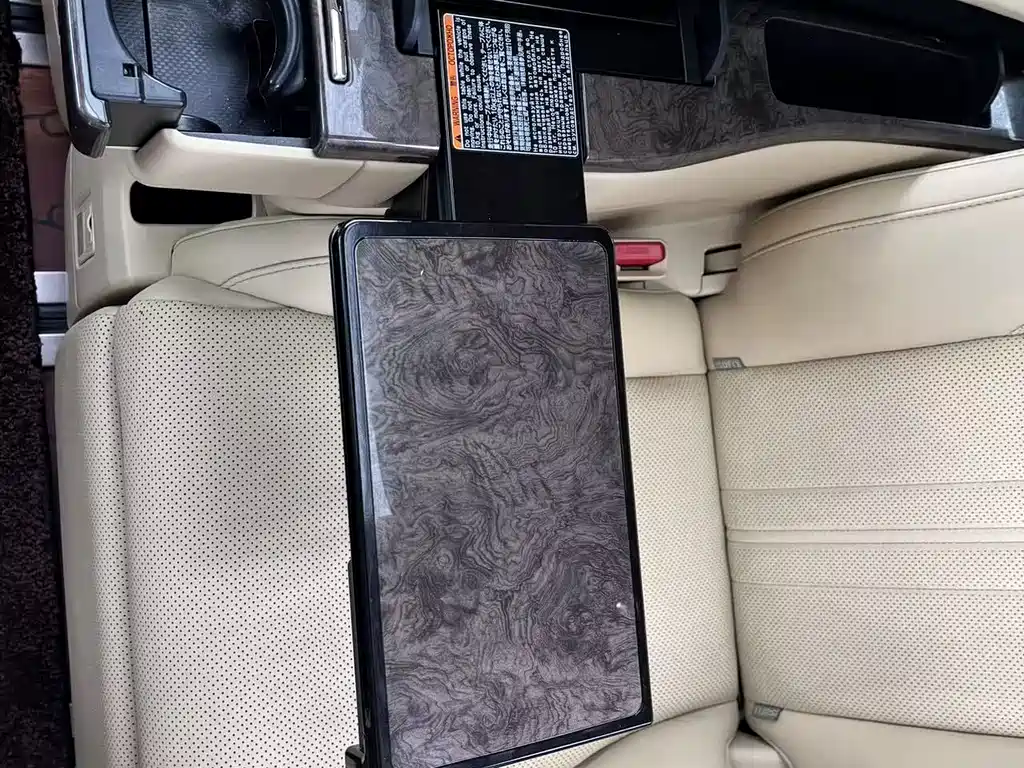 Toyota Alphard 2023 — фото 18