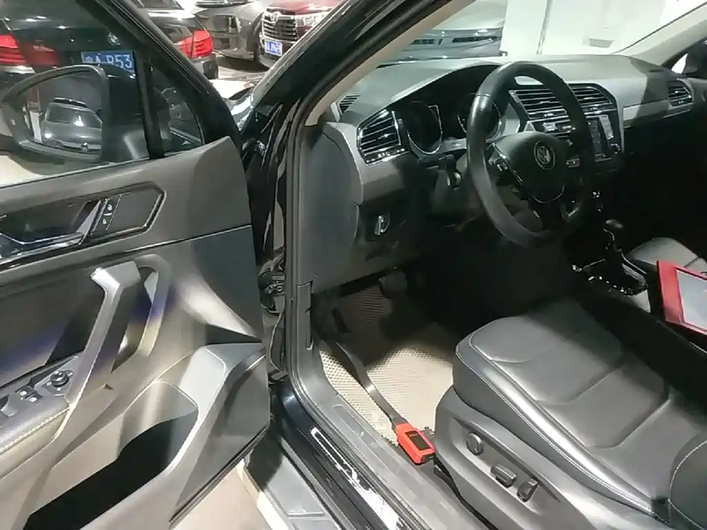 Volkswagen Tiguan L 2018 — фото 16