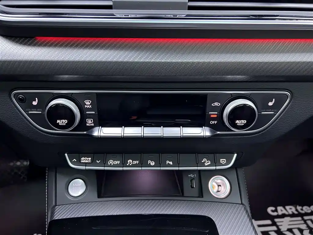 Audi Q5L 2021 — фото 29