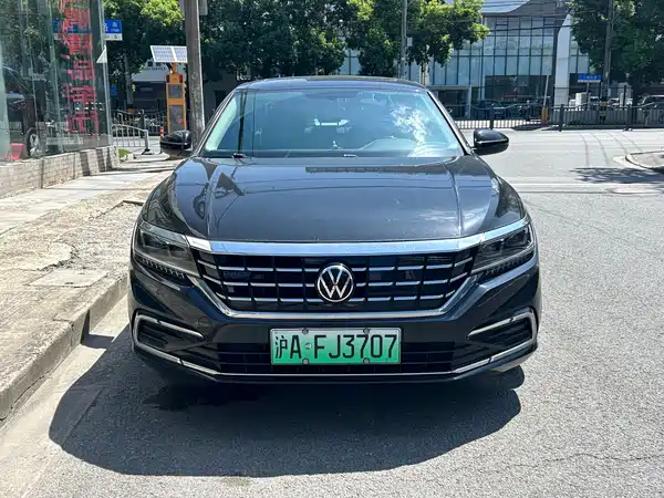 Volkswagen Passat Plug-In Hybrid 2021