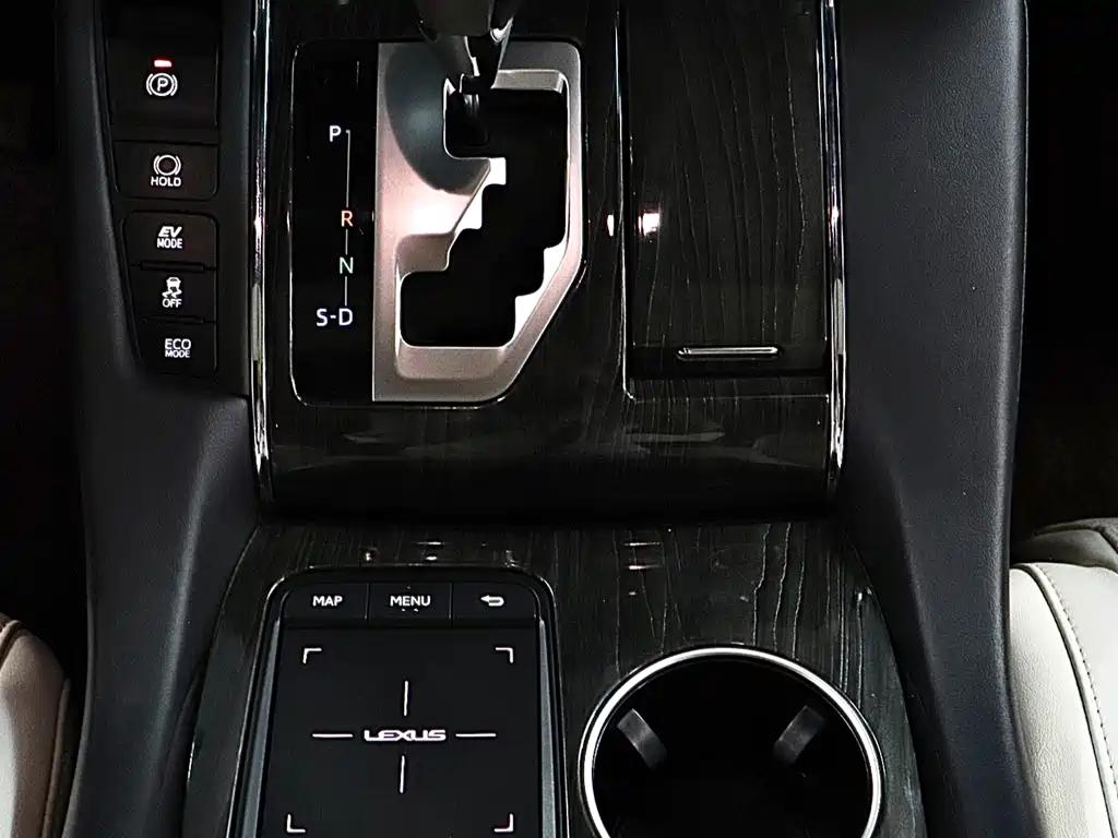 Lexus LM 2022 — фото 20