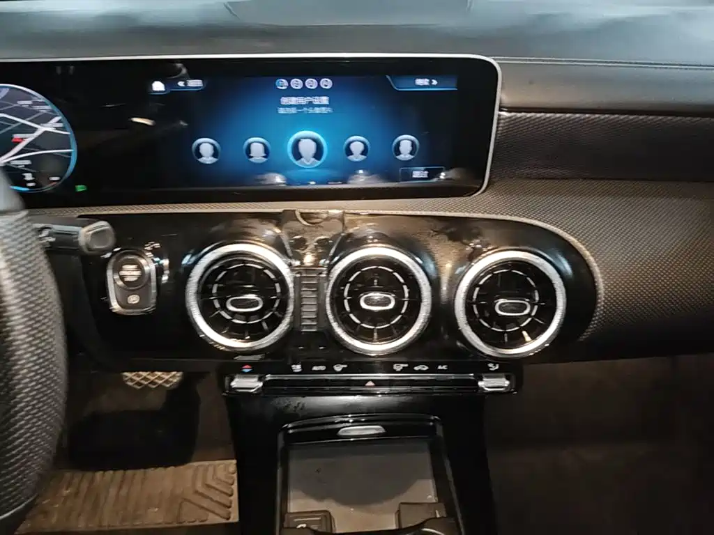 Mercedes-Benz A-Class 2019 — фото 13