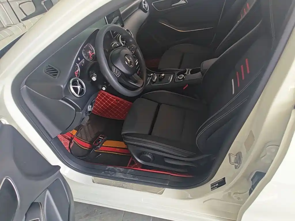 Mercedes-Benz A-Class 2017 — фото 15