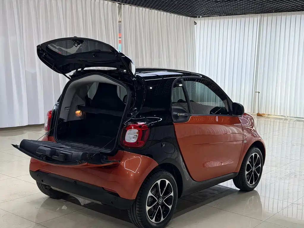 smart Fortwo 2017 — фото 16