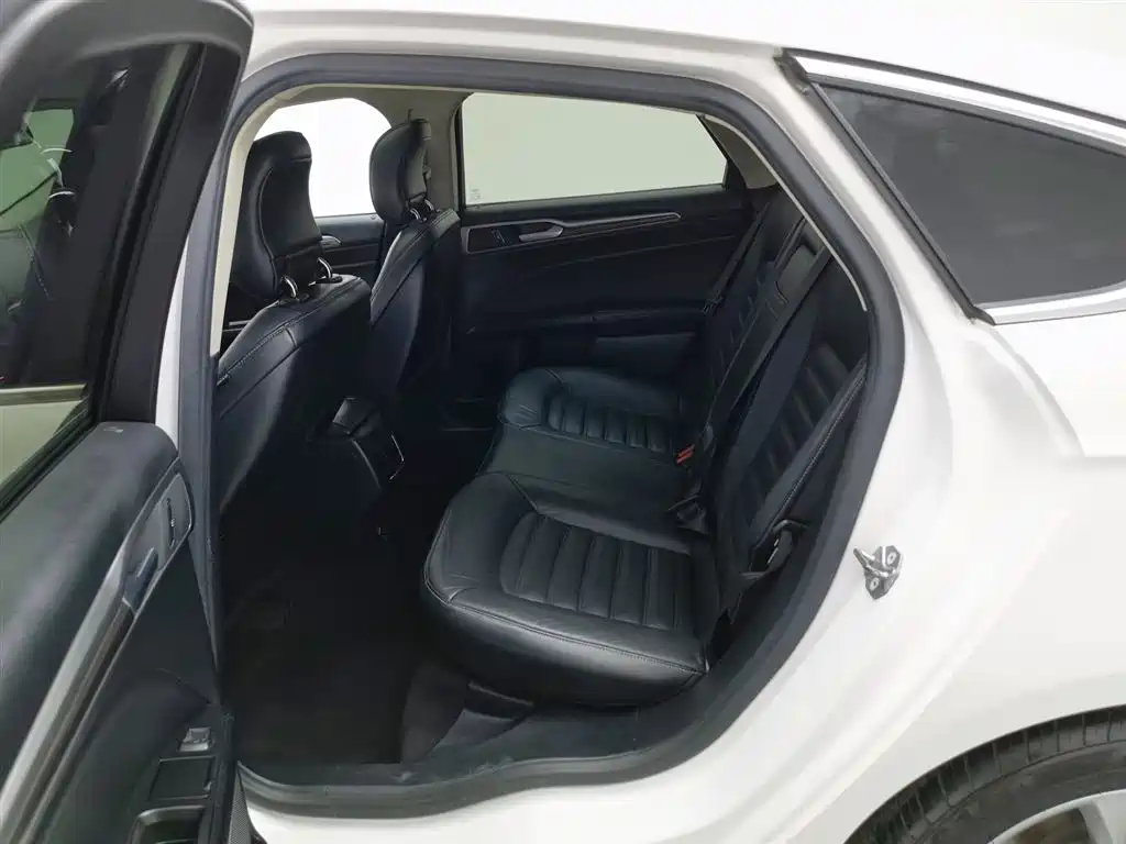 Ford Mondeo 2017 — фото 15