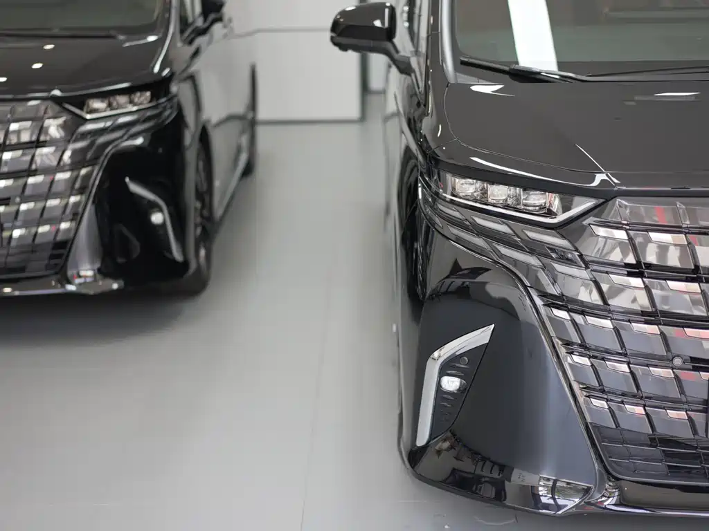 Toyota Alphard — фото 4