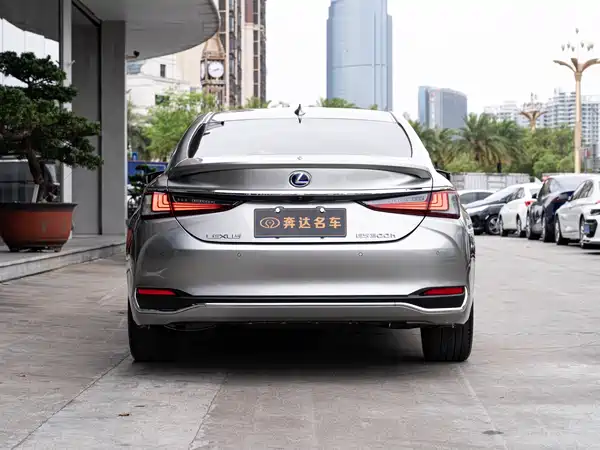 Lexus ES 2021