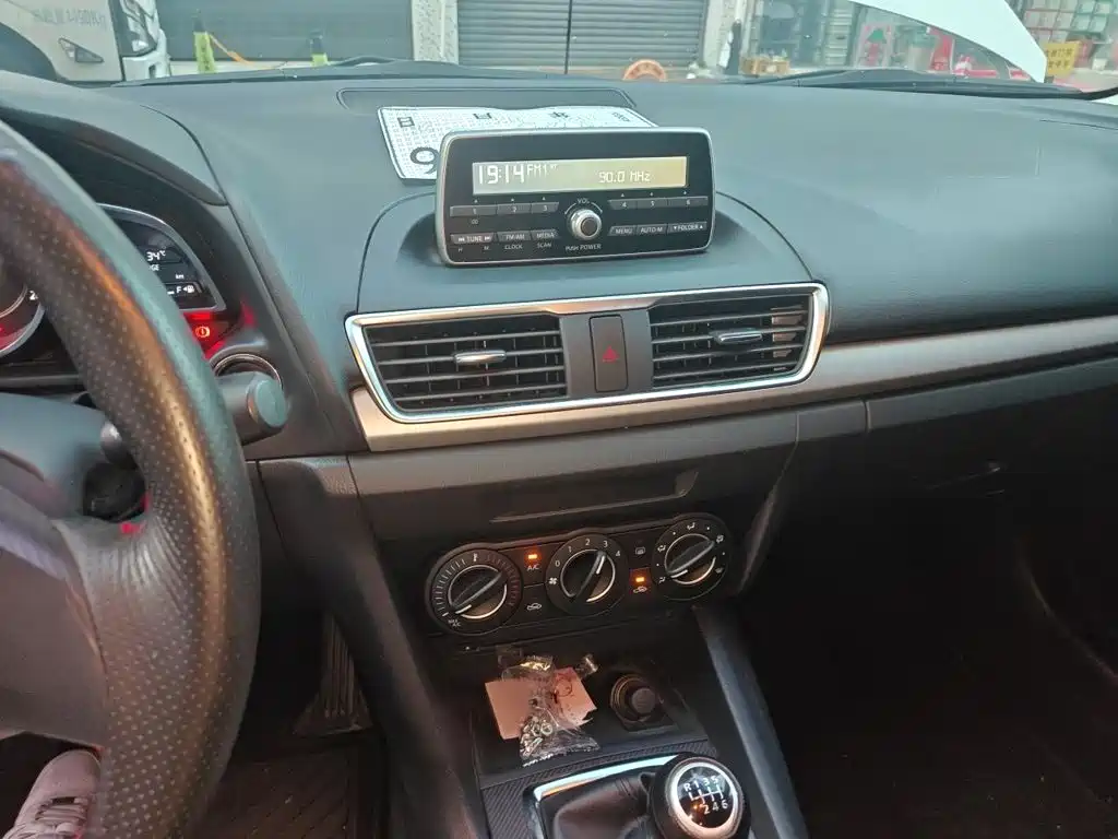 Mazda 3 Axela 2015