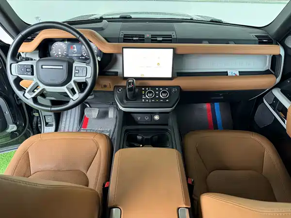 Land Rover Defender 2023