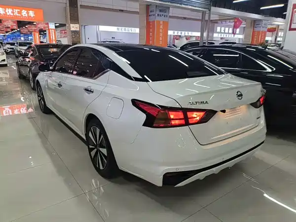 Nissan Teana 2022