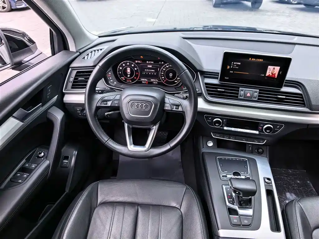 Audi Q5L 2020 — фото 13