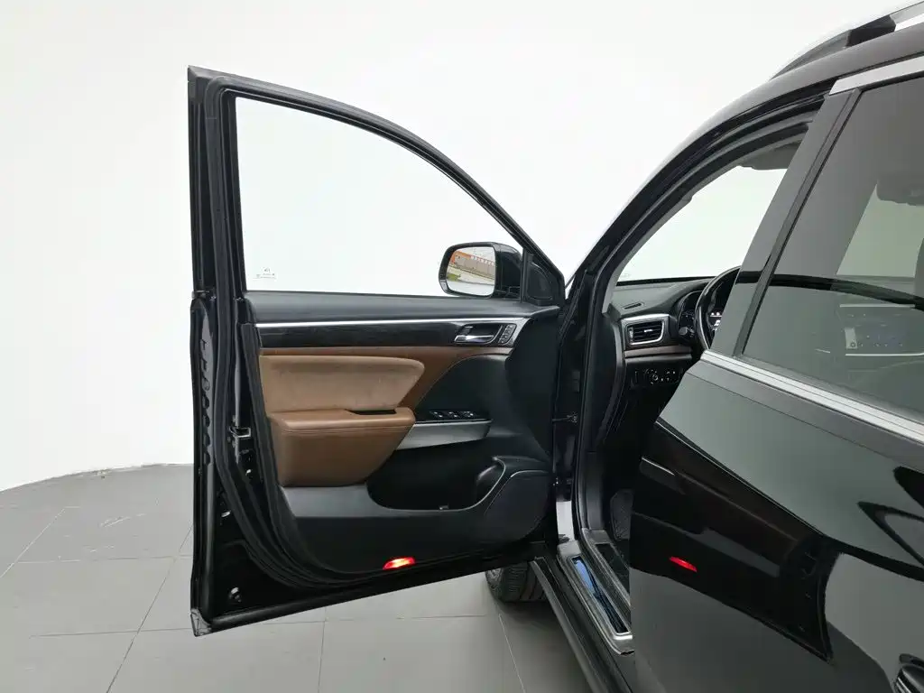 GAC Motor Trumpchi GS8 2017 — фото 8