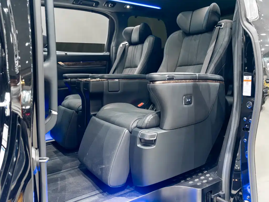 Toyota Alphard 2021 — фото 10