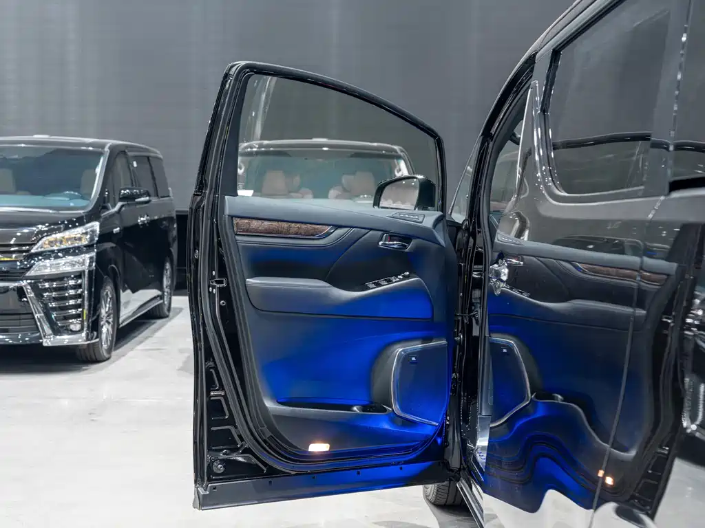 Toyota Alphard 2021 — фото 12