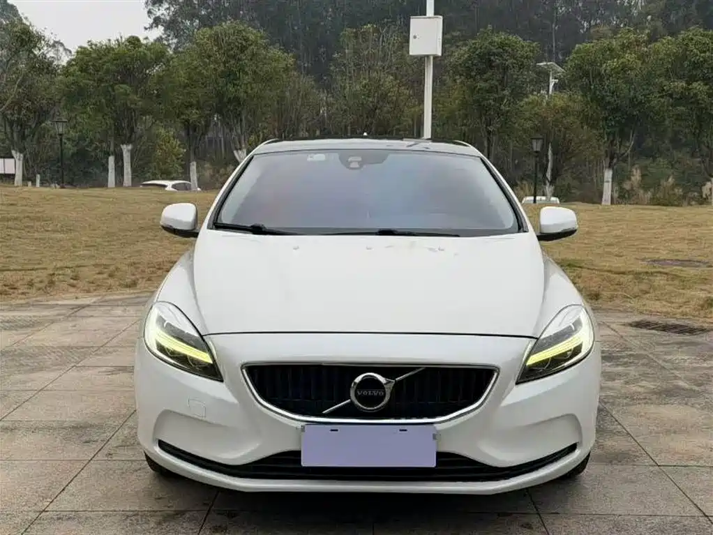 Volvo V40 2018 — фото 2