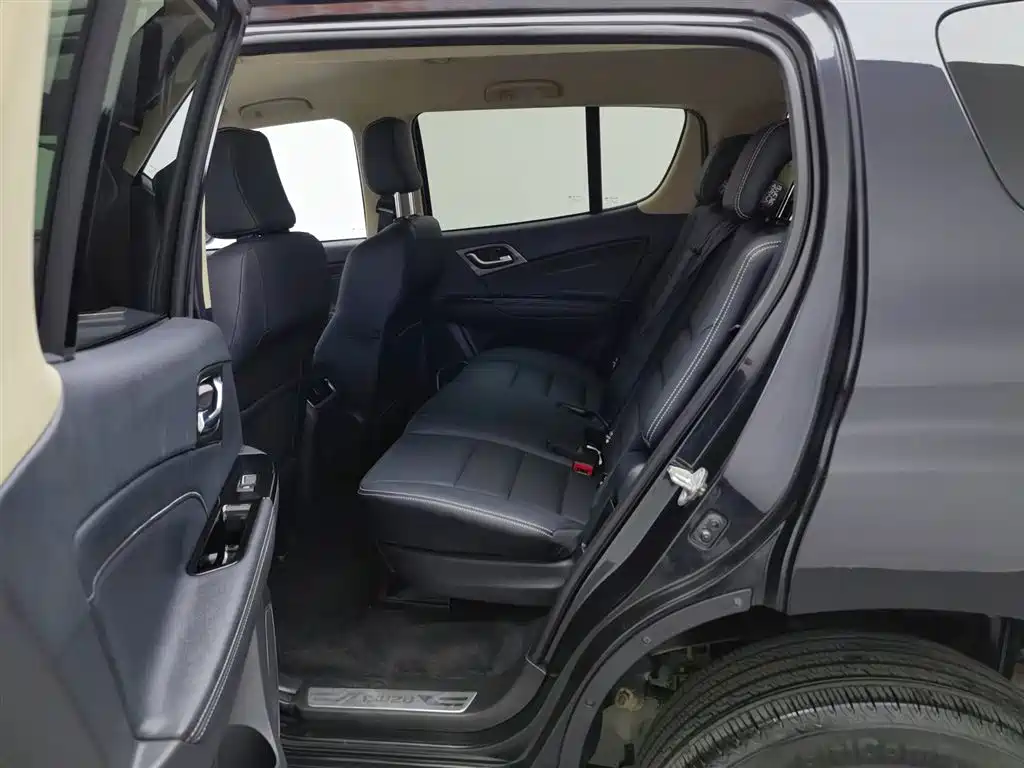 Isuzu MU-X 2023 — фото 15