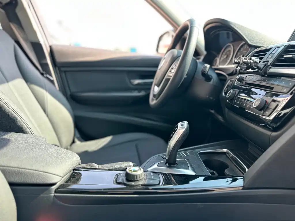 BMW 3 Series 2016 — фото 11