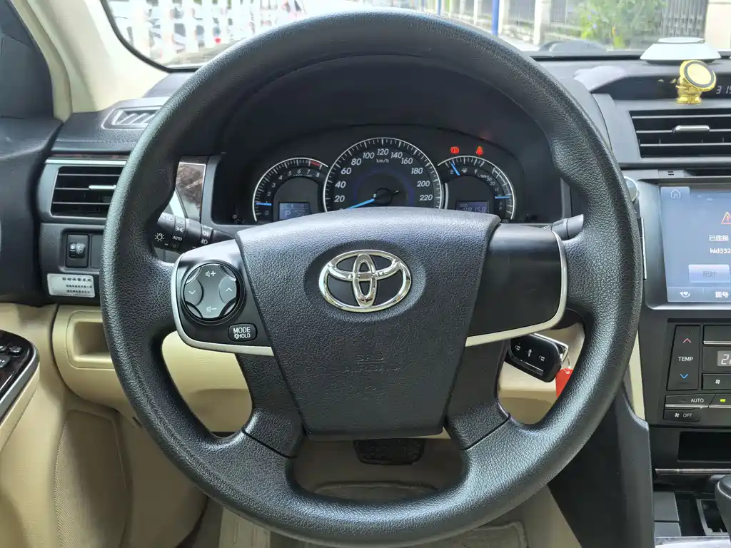 Toyota Camry 2015 — фото 17