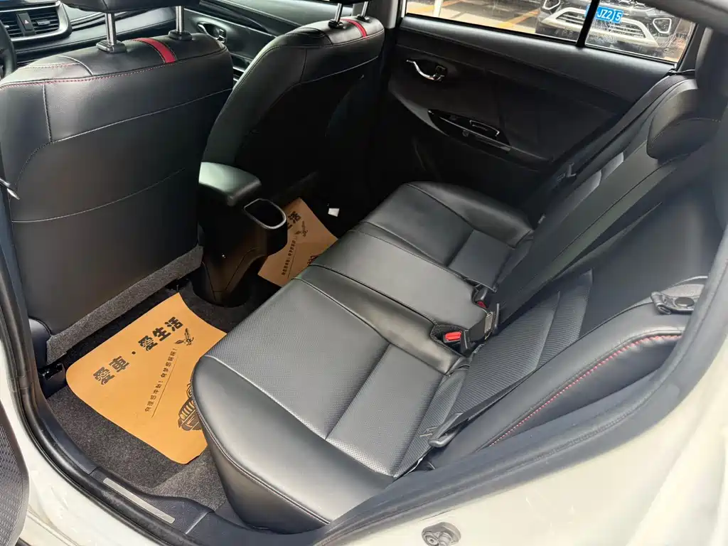 Toyota Yaris L 2022 — фото 9