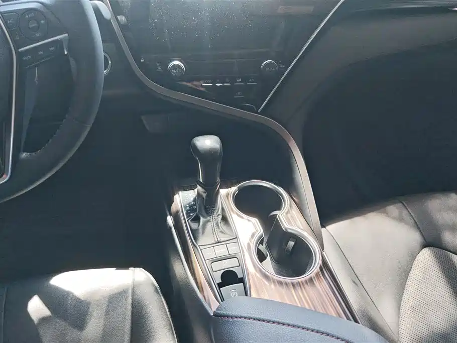 Toyota Camry 2020 — фото 16